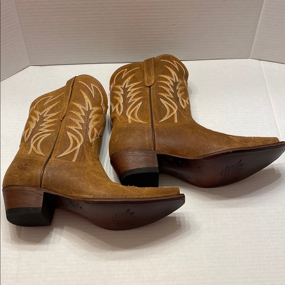 Brown Heeled Boots with Western Stitching and Pointed Toe - Picture 11 of 16